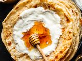 Chapati With Qeshta And Honey