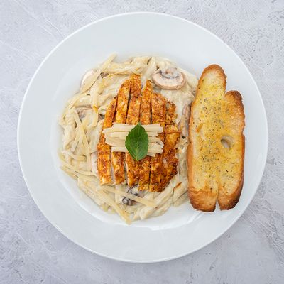 Creamy Chicken Alfredo Pasta