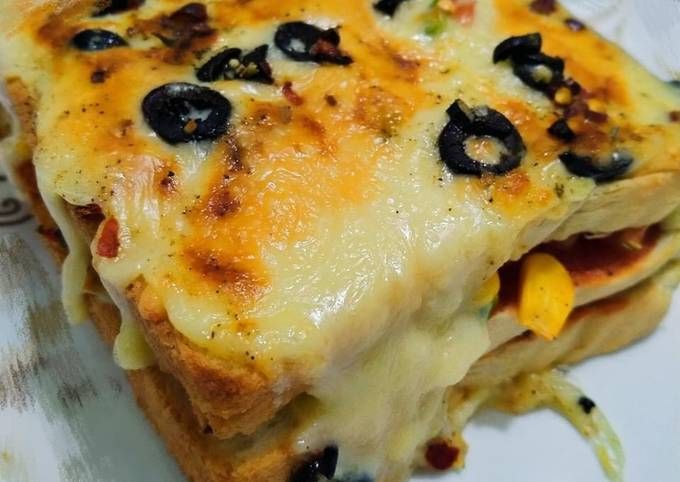 Crunchy Chicken Pizza Sandwich