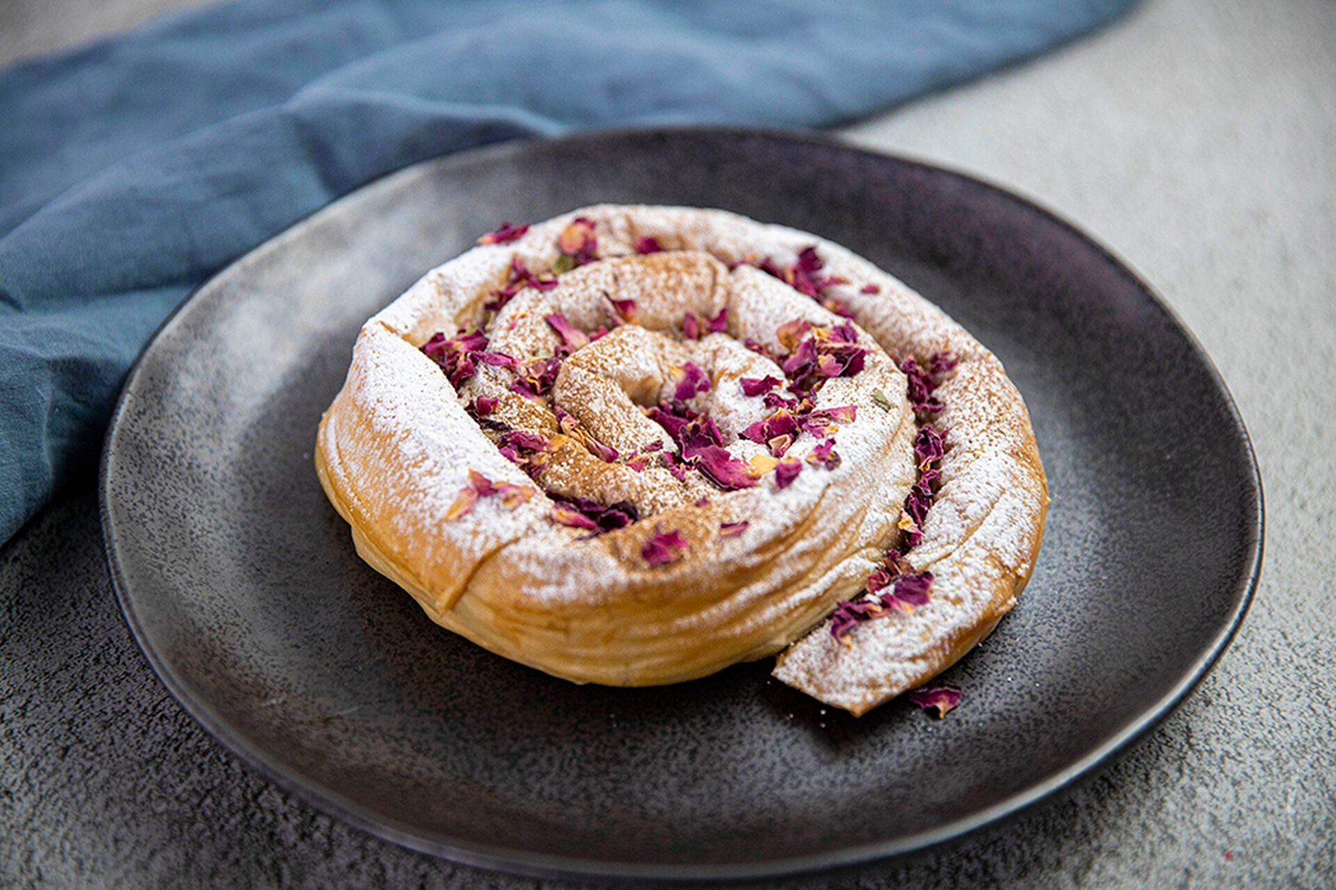 chocolate with pistachio manoucheh
