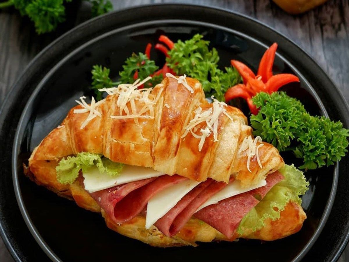 Mixed smoking croissant