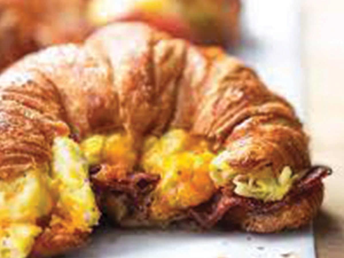 SCRAMBLE BACON CROISSANT