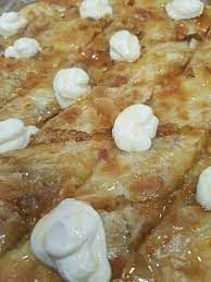 Qeshta With Honey Pie