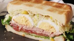 Potato Chips With Tomato And Pepper Sandwich