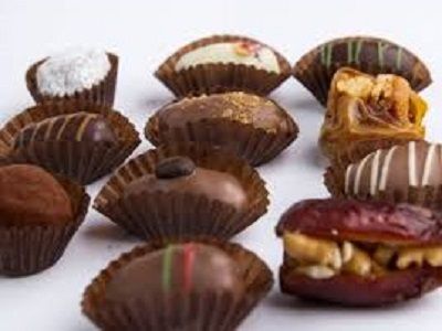 Dates And Almond Chocolate