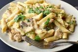 Mix Chicken Pasta With White Sauce