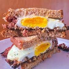 Egg With Corned Beef Sandwich