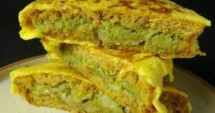 Potato Puree With Omelette Sandwich