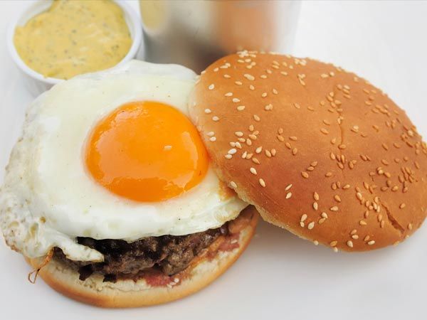 Jumbo Beef Burger With Eggs Loaf