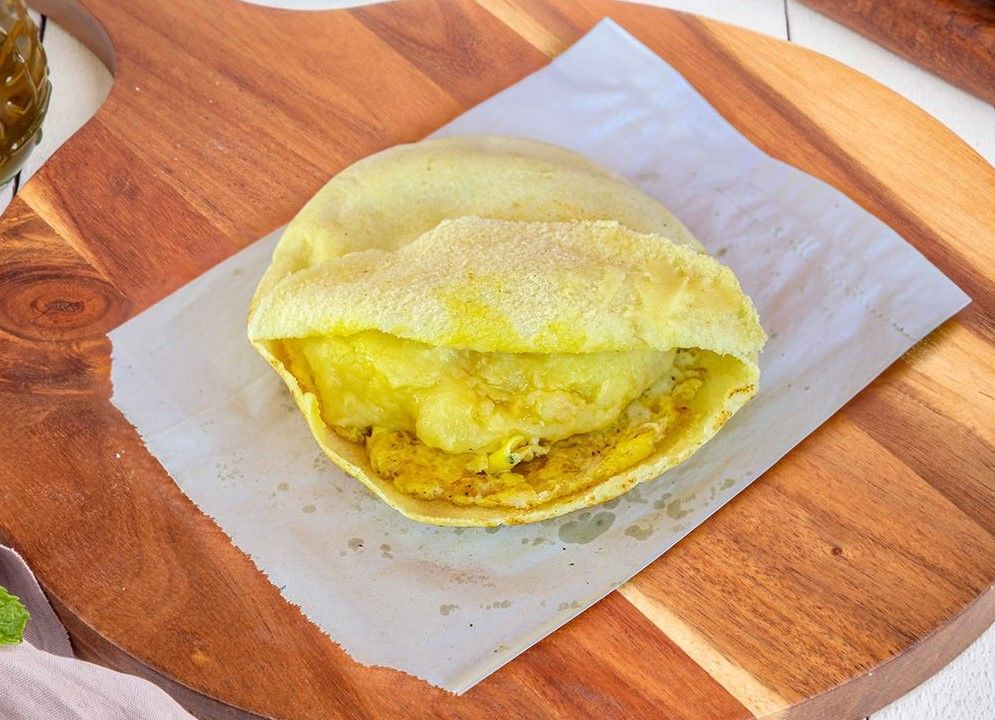 mashed potatoes with fried egg sandwich