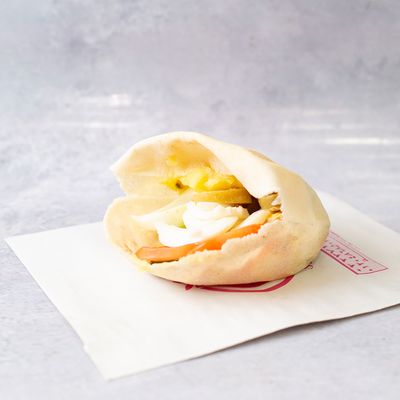 Mixes eggs sandwich