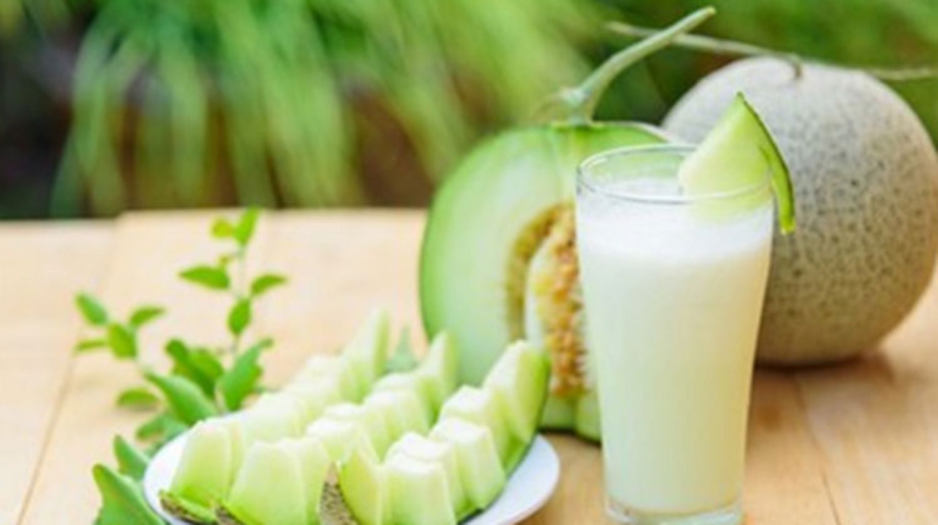 Avocado With Honey And Nuts Juice