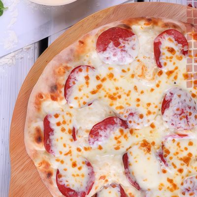 Salami Mozzarella Manoushe