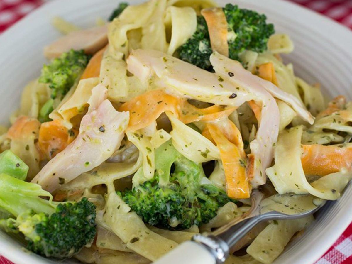 FETTUCCINI SMOKED CHICKEN PASTA