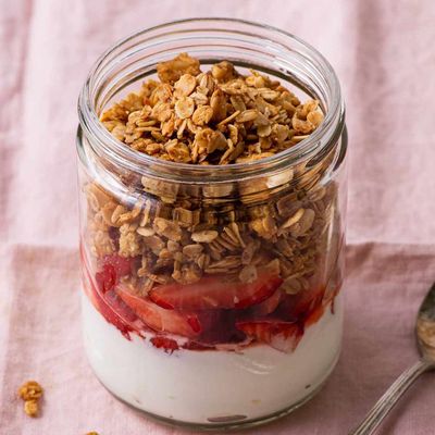 granola Yoghurt & Fruits Trifle