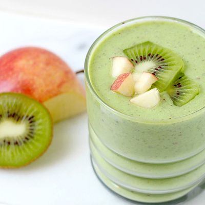 Green apple and kiwi smoothie