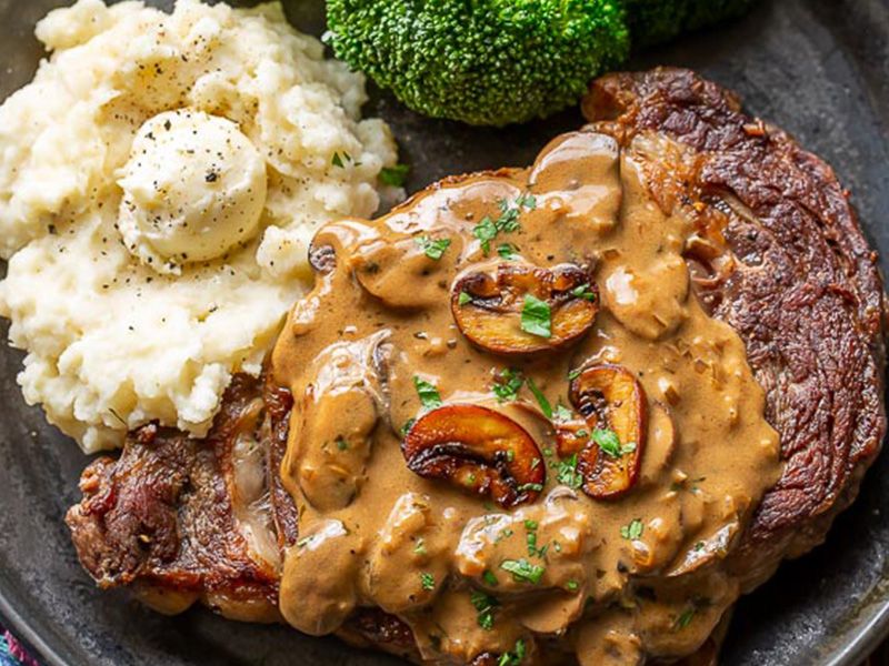 Grilled Beef Fillet White Mushroom Sauce