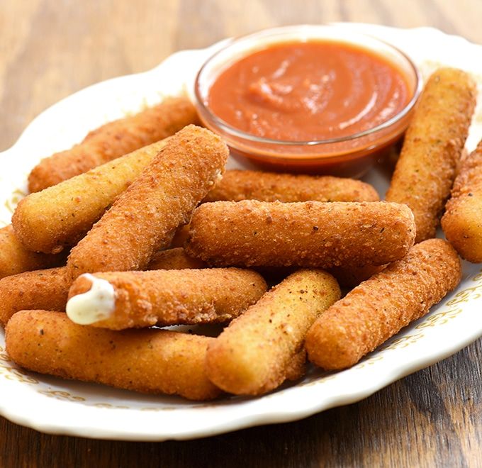 Mozzarella Cheese Sticks With Sauce