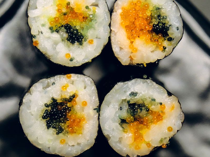 mix caviar maki