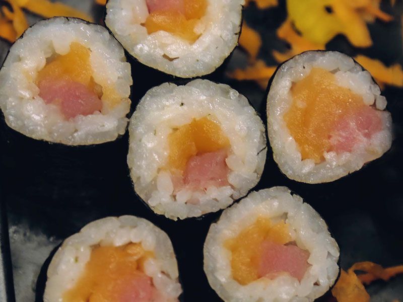 mix tuna and salmon maki