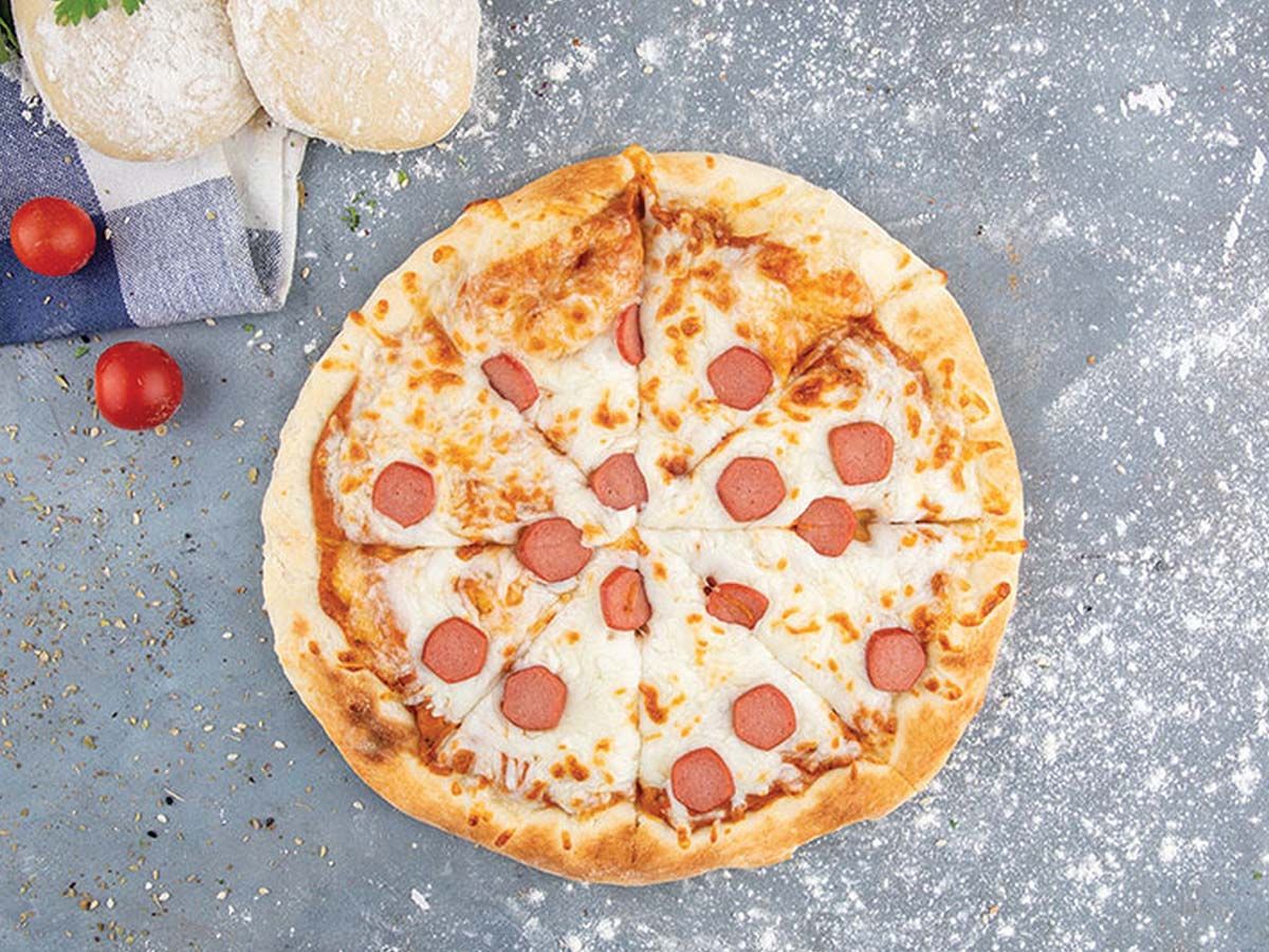 Hot dog pizza