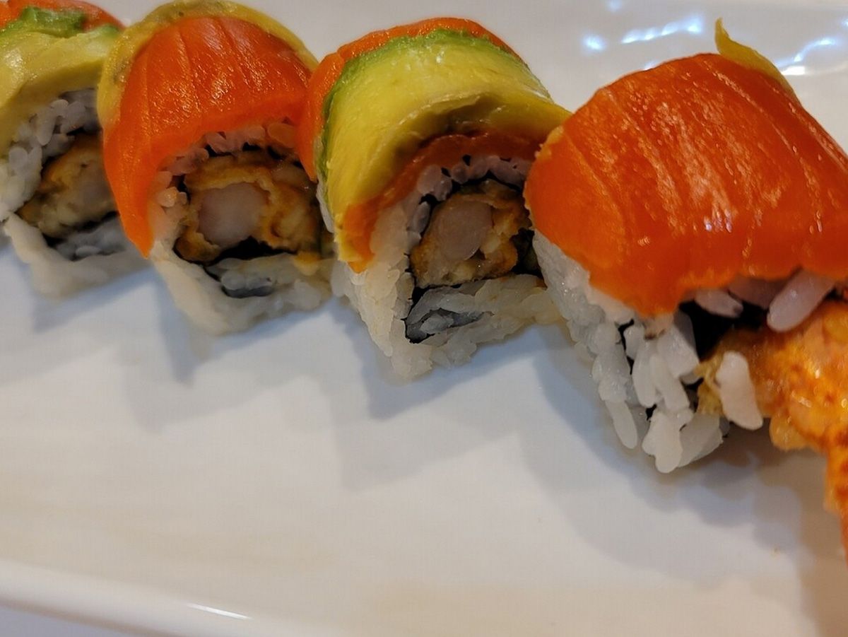 Hot Salmon Dynamite Fried Roll 4 pcs