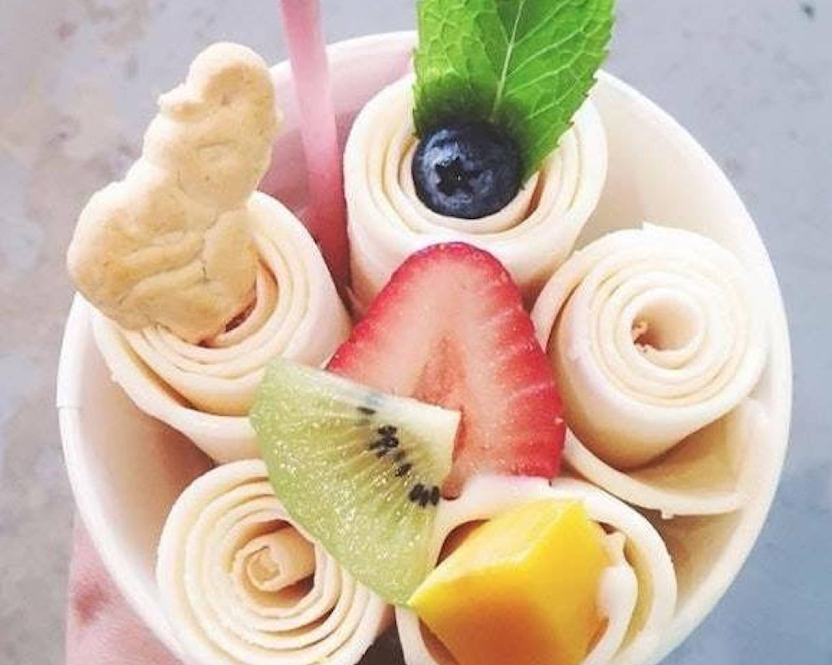 Mix 3 Fruits ice cream roll