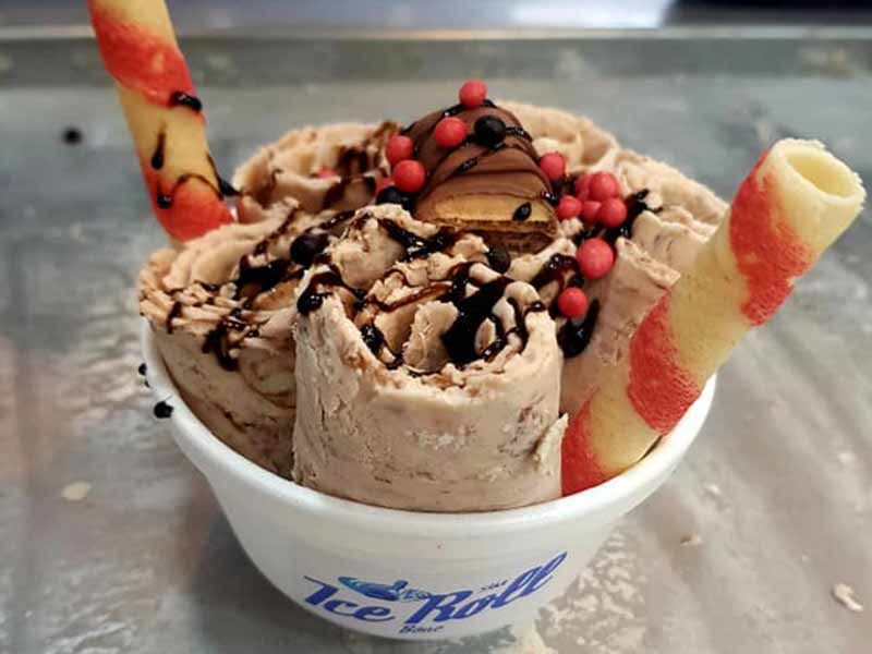 Kinder Bueno Chocolate Ice Cream Roll