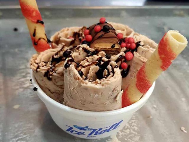 Kinder Bueno Chocolate Ice Cream Roll