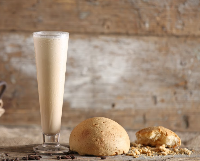 Iced Spanish Latte With Bun