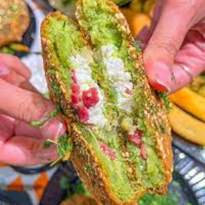 Kiri falafel sandwich