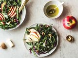 Insalata Di Rucola Con Mele E Parmigiano