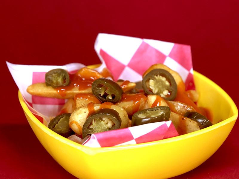 Potato Wedges With Cheese And Jalapeno Sriratcha Sauce