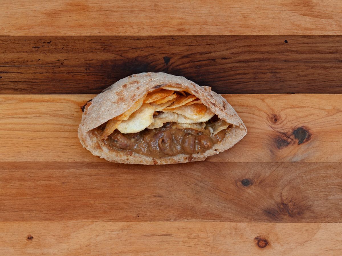 Chips sandwich with Foul