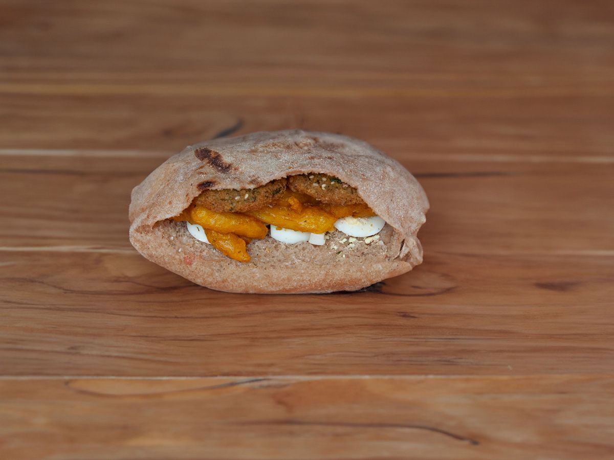 Mix Elm3alem With Eggs Sandwich