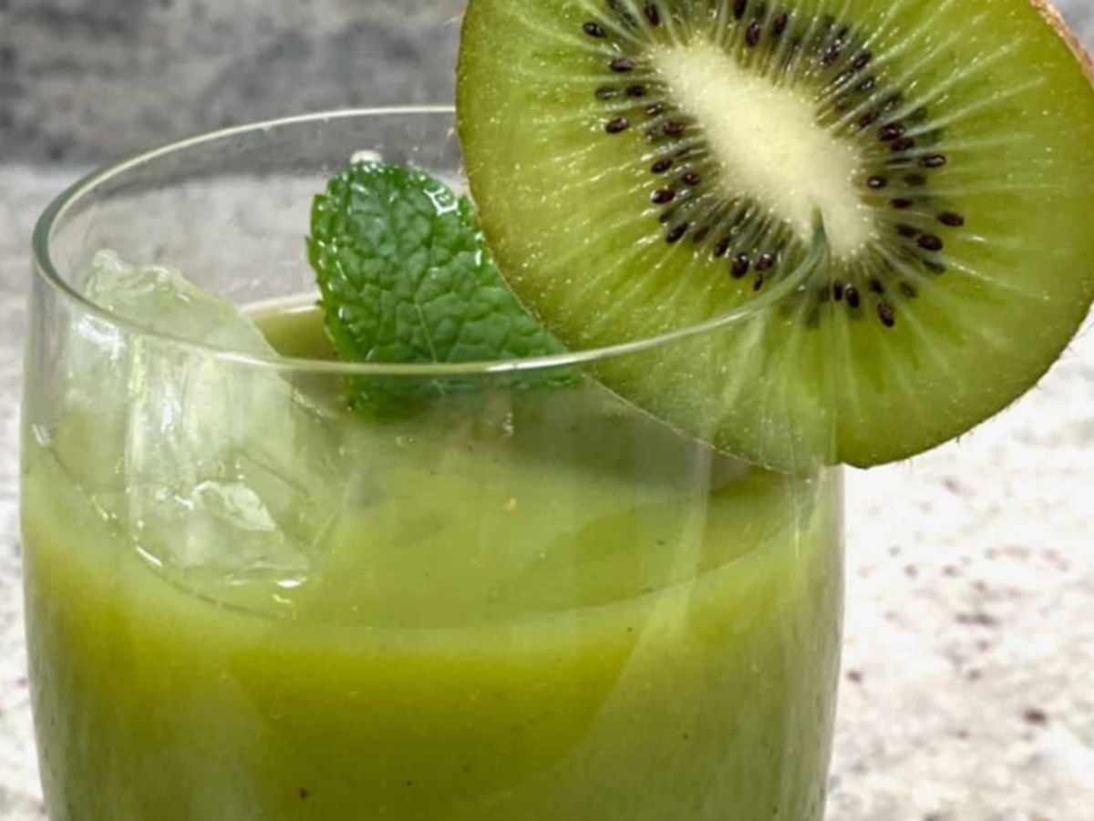 Fresh kiwi juice