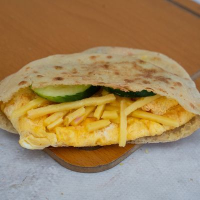 omelette roumi sandwich