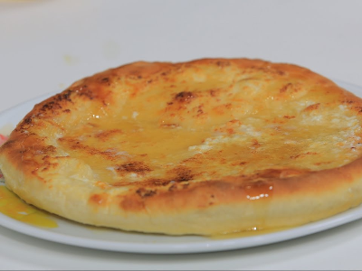 Qeshta With Honey Pie
