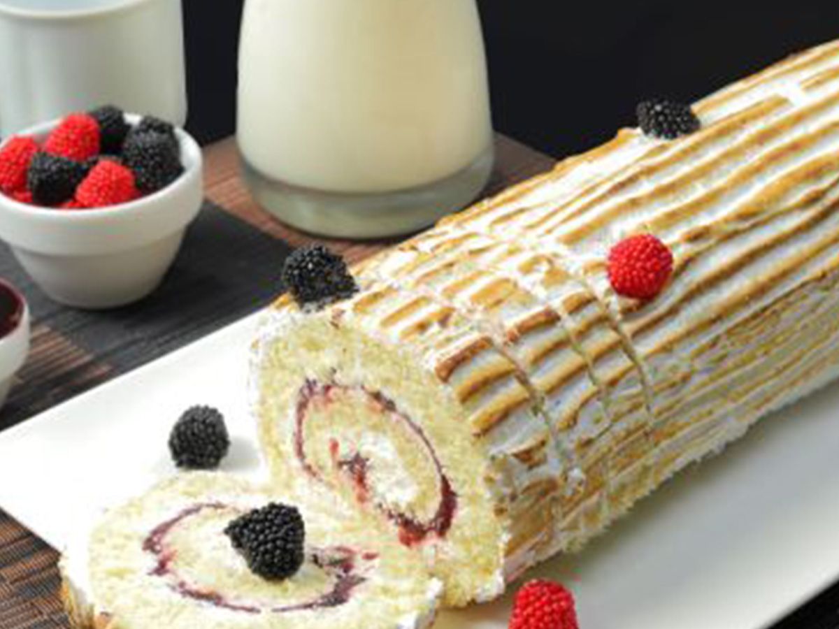 Mix Berries swiss roll