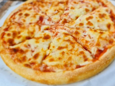 Roumi Cheese Oriental Pizza