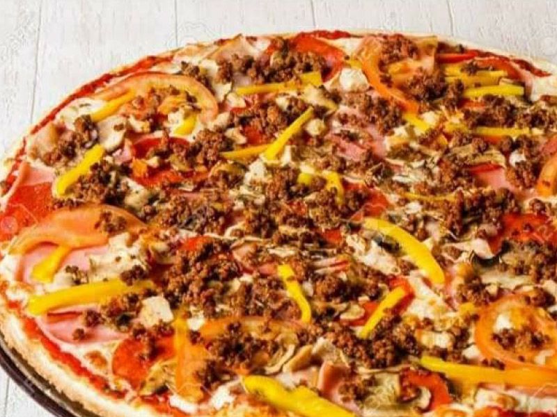 El Captain Mix Meat Pizza