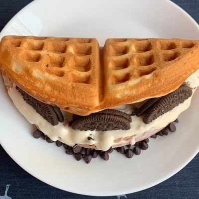 Oreo Waffle Sandwich