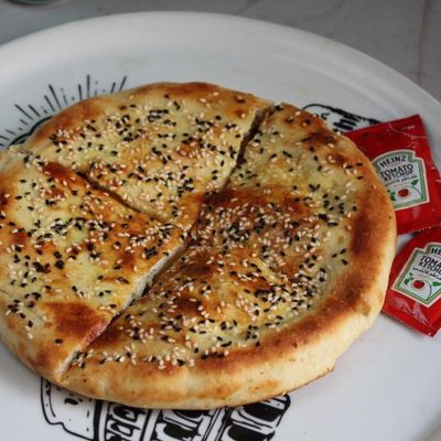 حواوشي باسترمة مع جبنة موزاريلا