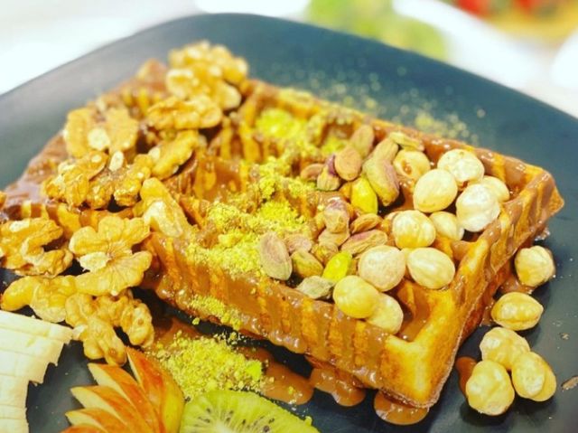 وافل مكسرات