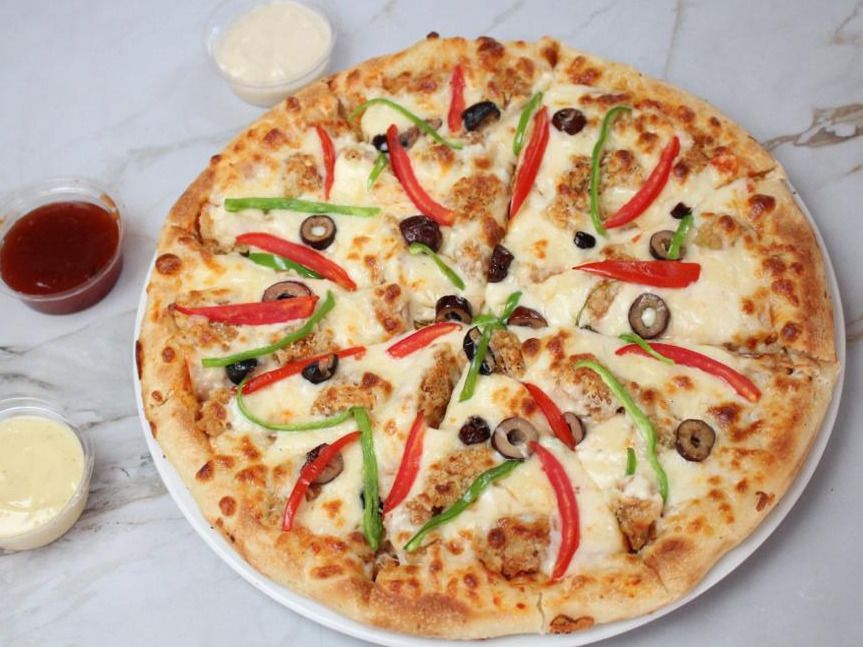 Spicy Chicken Crispy Pizza