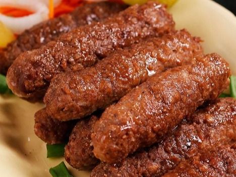 1/4 Kofta With Bread And Green Salad