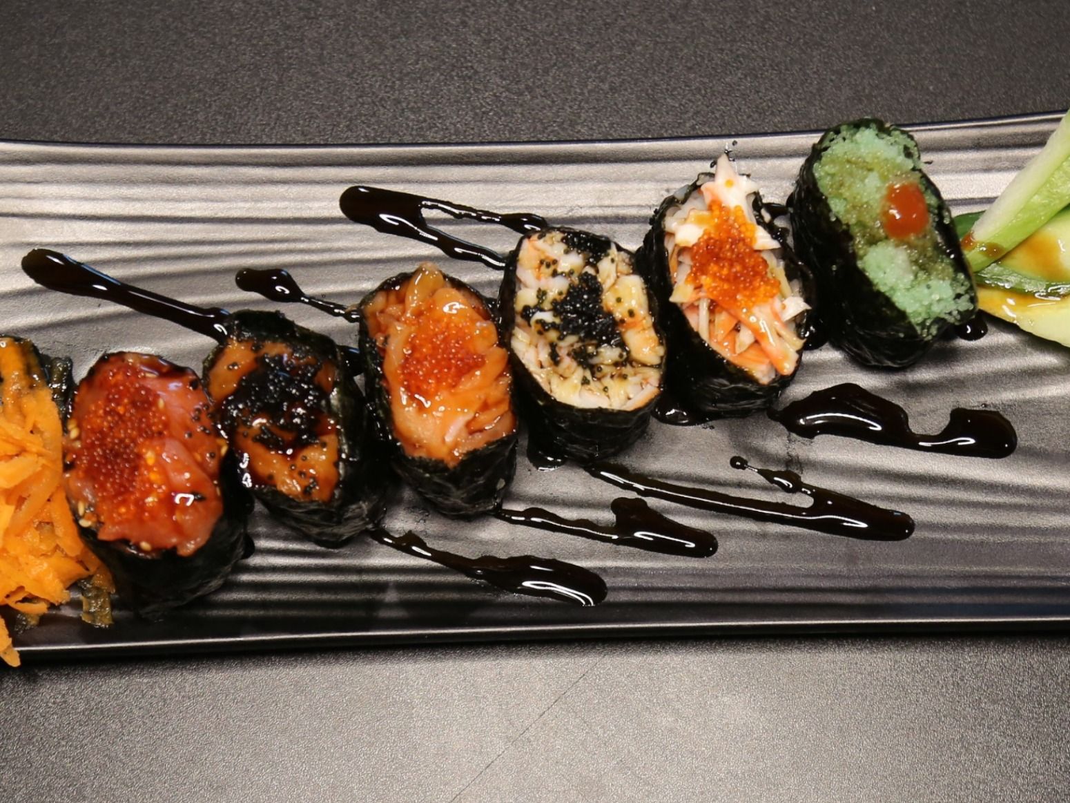 gunkan spicy salmon