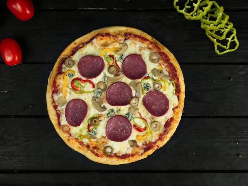Salami Pizza