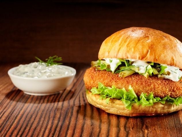 Crispy Chicken Sandwich With Tomato Sauce