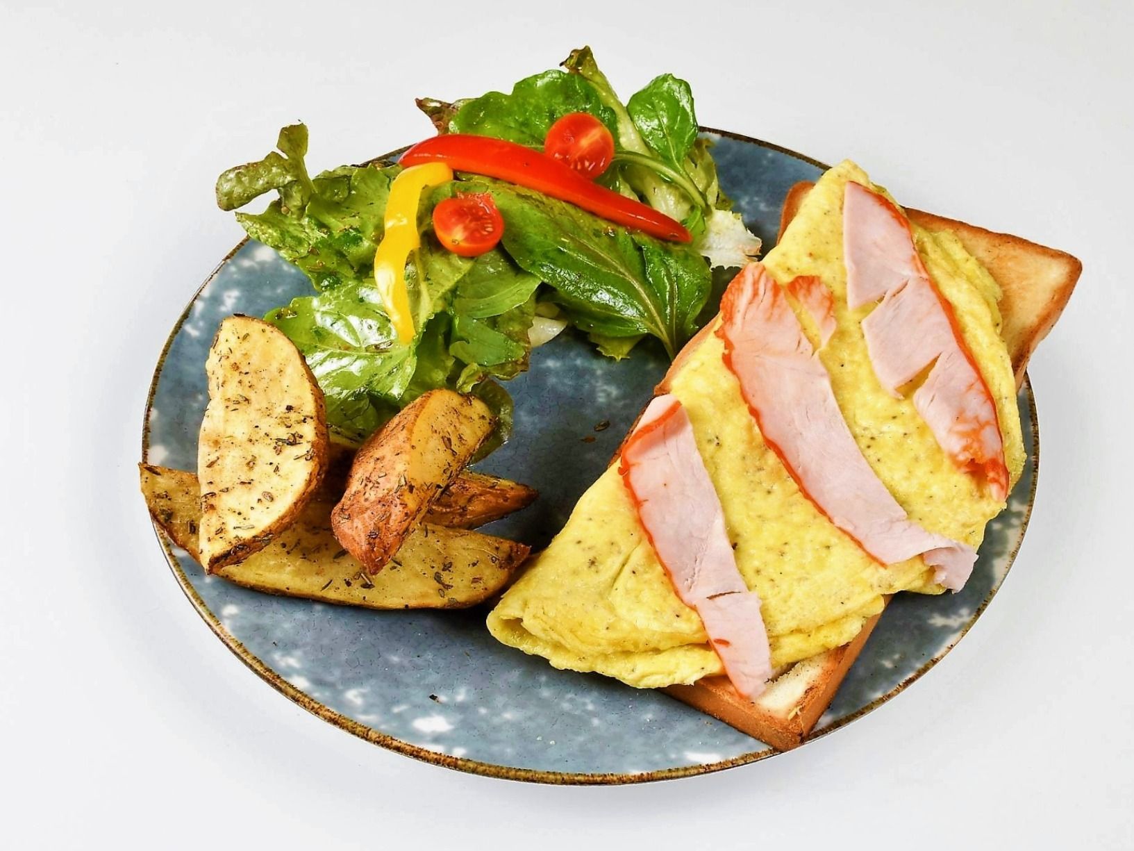 Fresh Smoked Turkey Omelette Plate